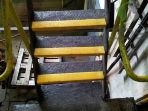 Nakładki antypoślizgowe na schody i podesty